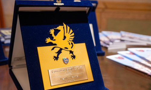 Il futuro del design nasce dalla storia: Manik Sharma vince il Grifo d’Oro ASI 2025.
