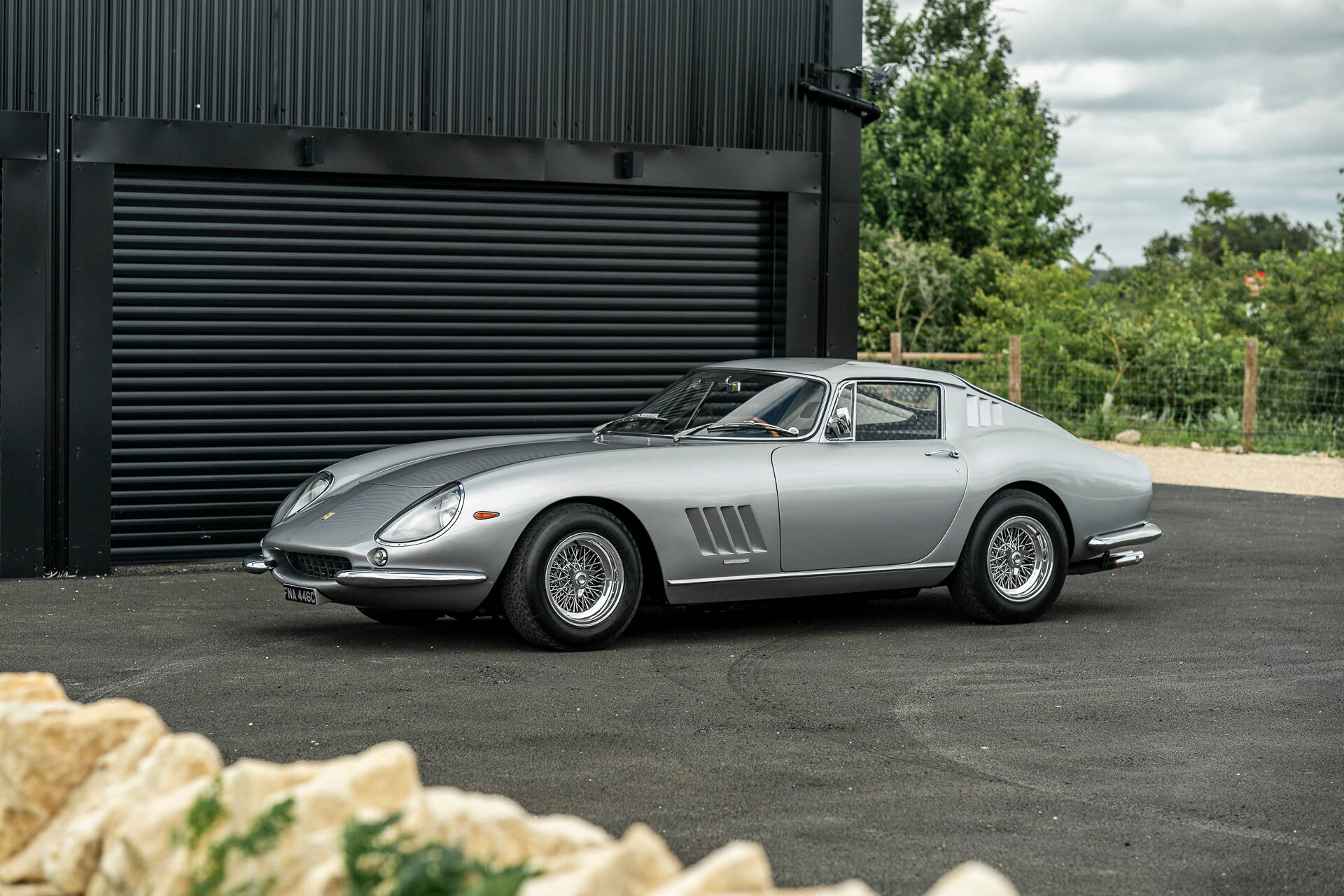 Ferrari 275: quando un libro diventa automobile.