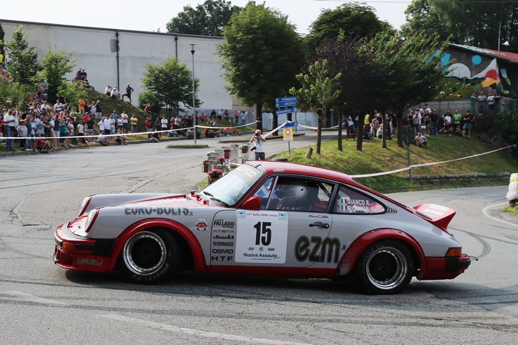 Rally Lana Storico 2026: Biella si prepara a due giorni di passione, fari nella notte e grande regolarità.