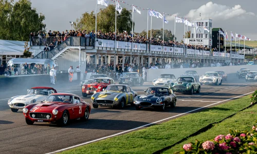 Goodwood Revival 2026, quando il motorsport diventa una macchina del tempo.
