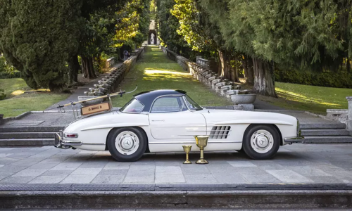 Concorso d’Eleganza Villa d’Este 2026, la Coppa d’Oro premia una Mercedes-Benz 300 SL Roadster del 1963.