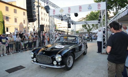 1000 Miglia 2026: dall’alba di Padova al tramonto di Montecatini, la Freccia Rossa attraversa tre Italie.