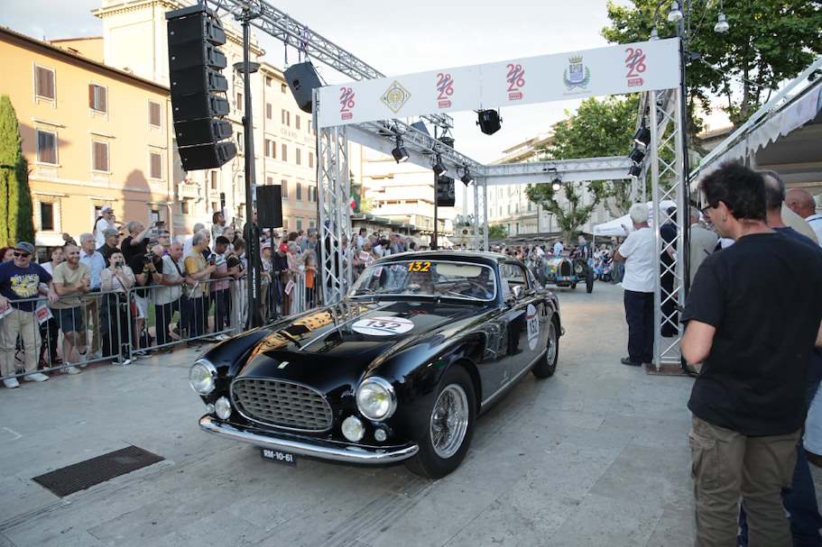 1000 Miglia 2026: dall’alba di Padova al tramonto di Montecatini, la Freccia Rossa attraversa tre Italie.