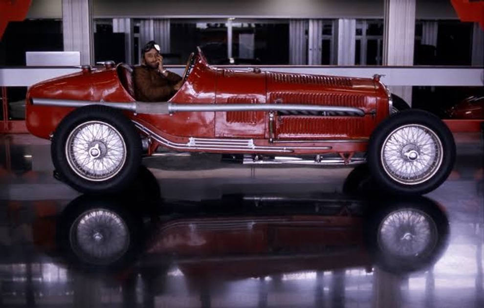 Quando Lucio Dalla cantò le automobili: il disco che trasformò i motori in cultura.