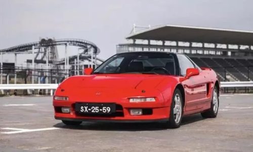 All’asta la Honda NSX di Ayrton Senna: la sportiva che racconta una leggenda.
