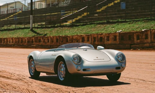 Porsche 550 Spyder: la replica elettrica da 80.000 euro che riproduce la leggenda in miniatura.